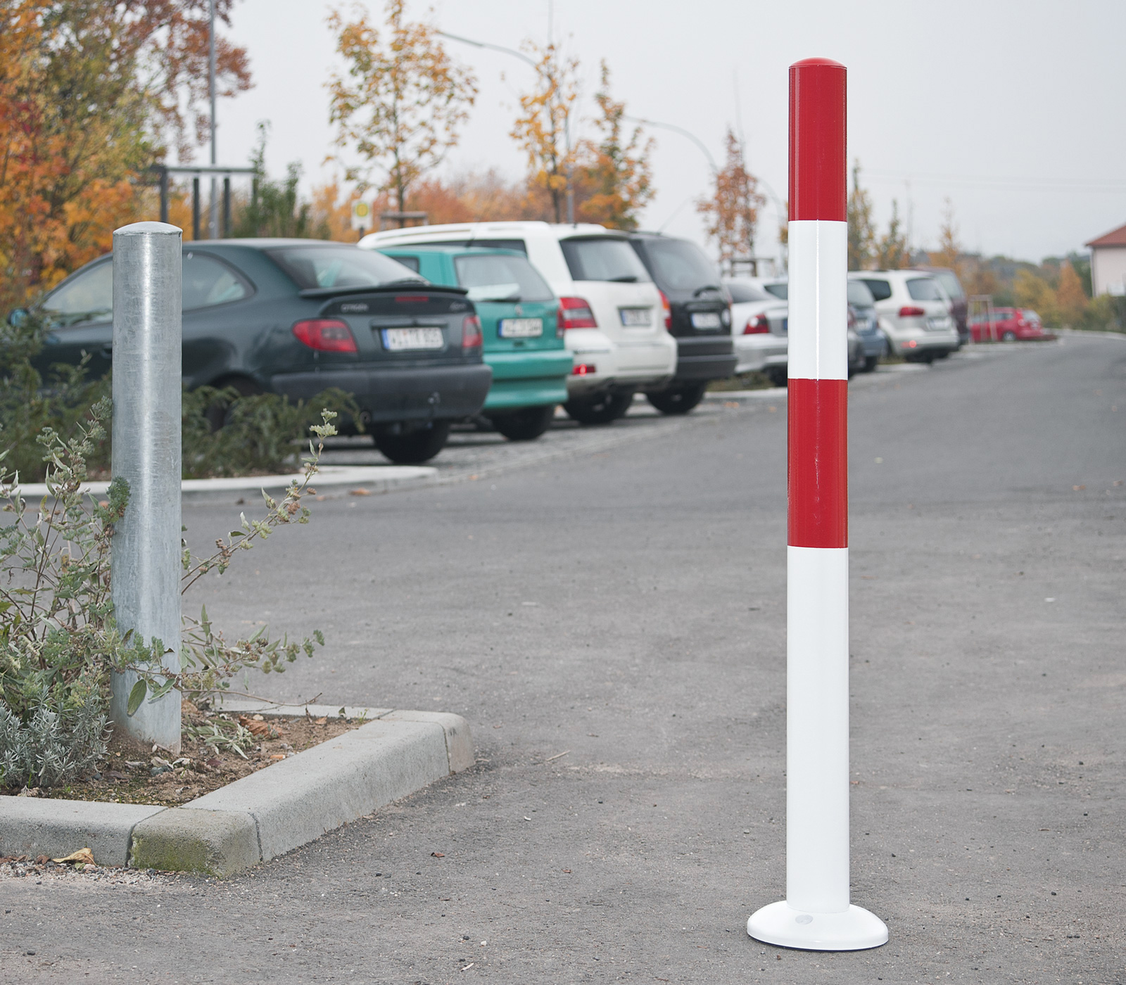 Poteau de délimitation route à l’extérieur à visser