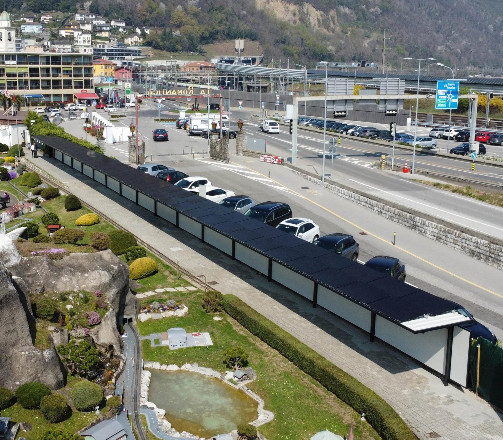 Carport_isoliert_PV_Unterstand_Park.jpg