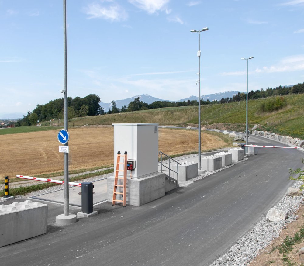 Barrières automatiques pour un passage réglementé des véhicules automobiles