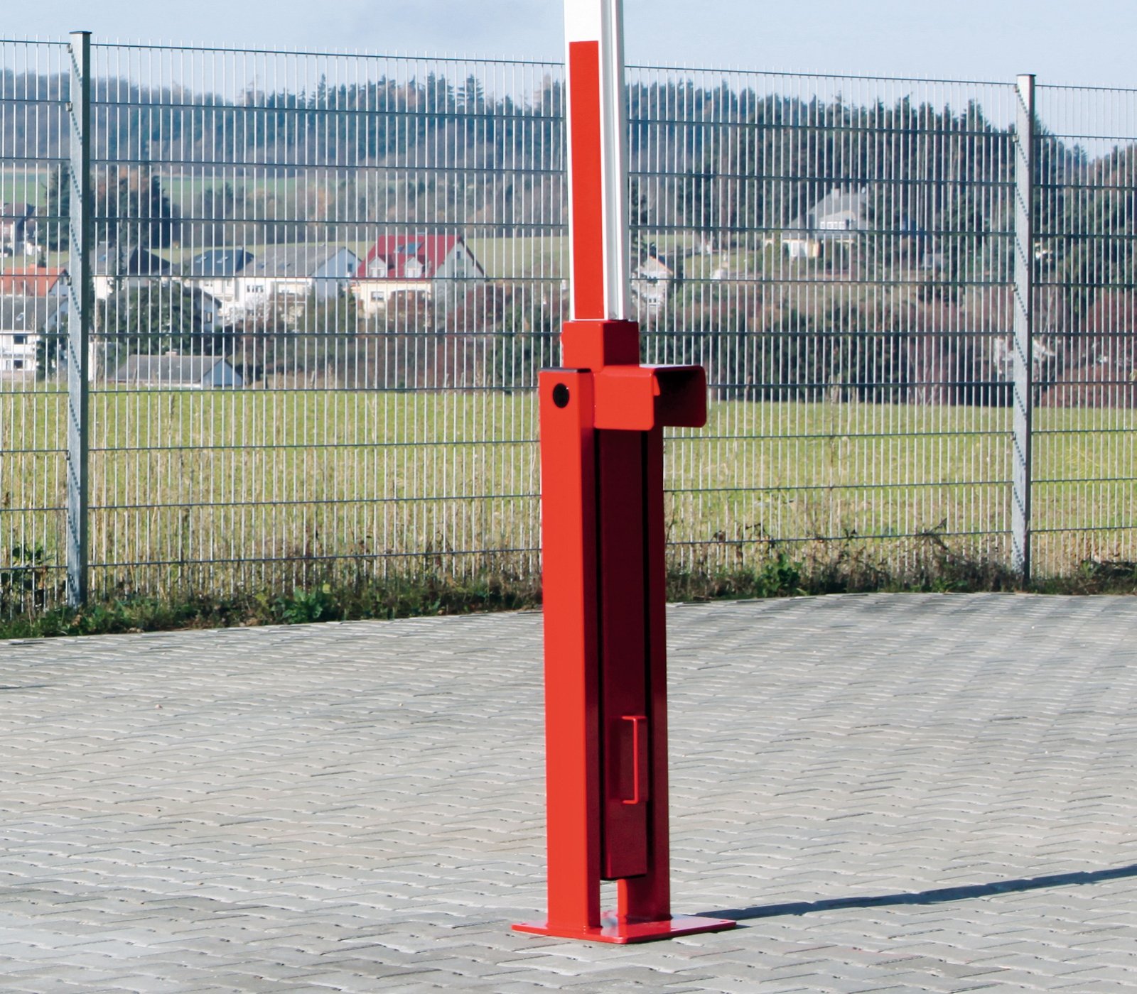 Potelet pivotant pour barrière levante manuelle avec contrepoids