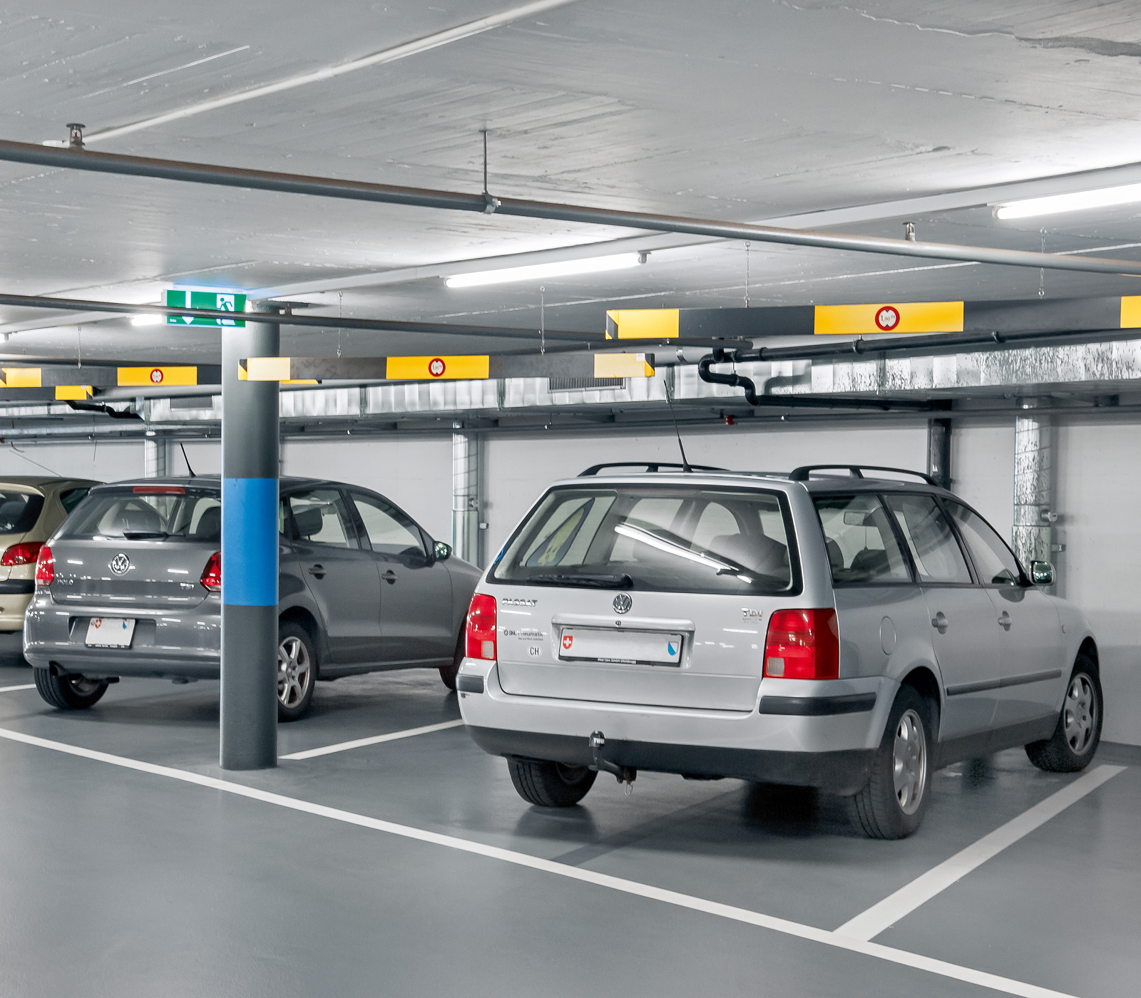 Barre de limitation de hauteur en aluminium anodisé noir fabriquée en interne