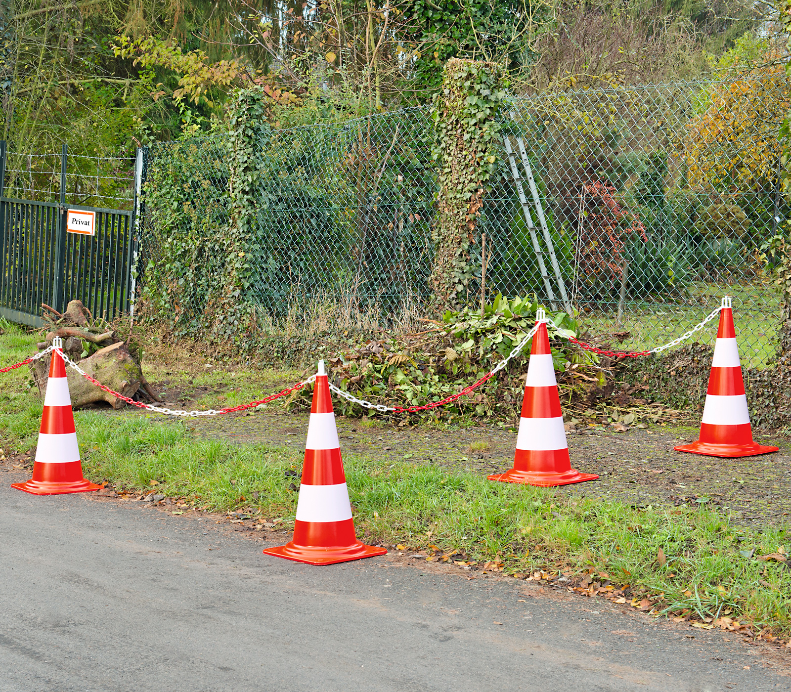 PVC Leitkegel im Set mit Ketten für Verkehrsregelung