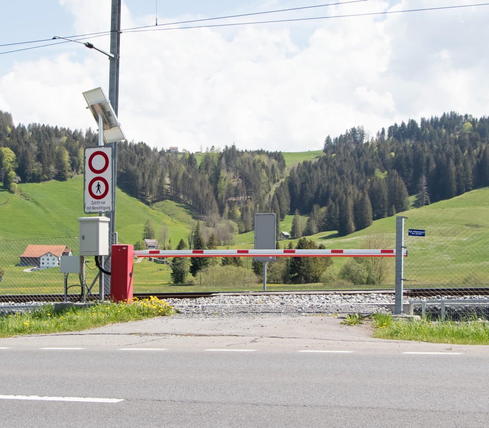 Référence Kern SA Barrière solaire à Bennau Passage à niveau Barrages