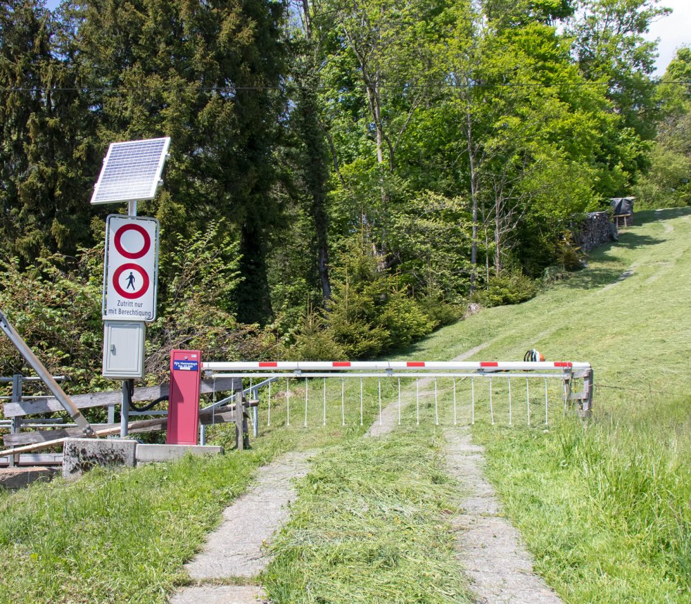 Référence Kern SA Barrière solaire Sattel Passage à niveau Barrages