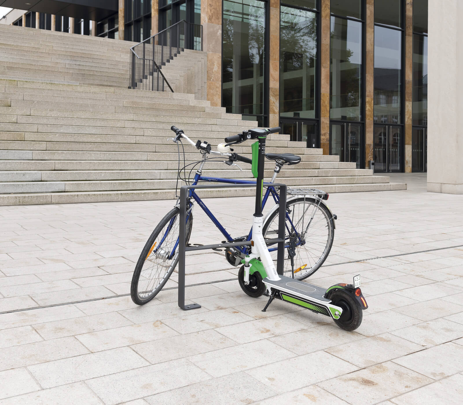 Anlehnbügel geeignet für Fahrräder und Scooter aller Art