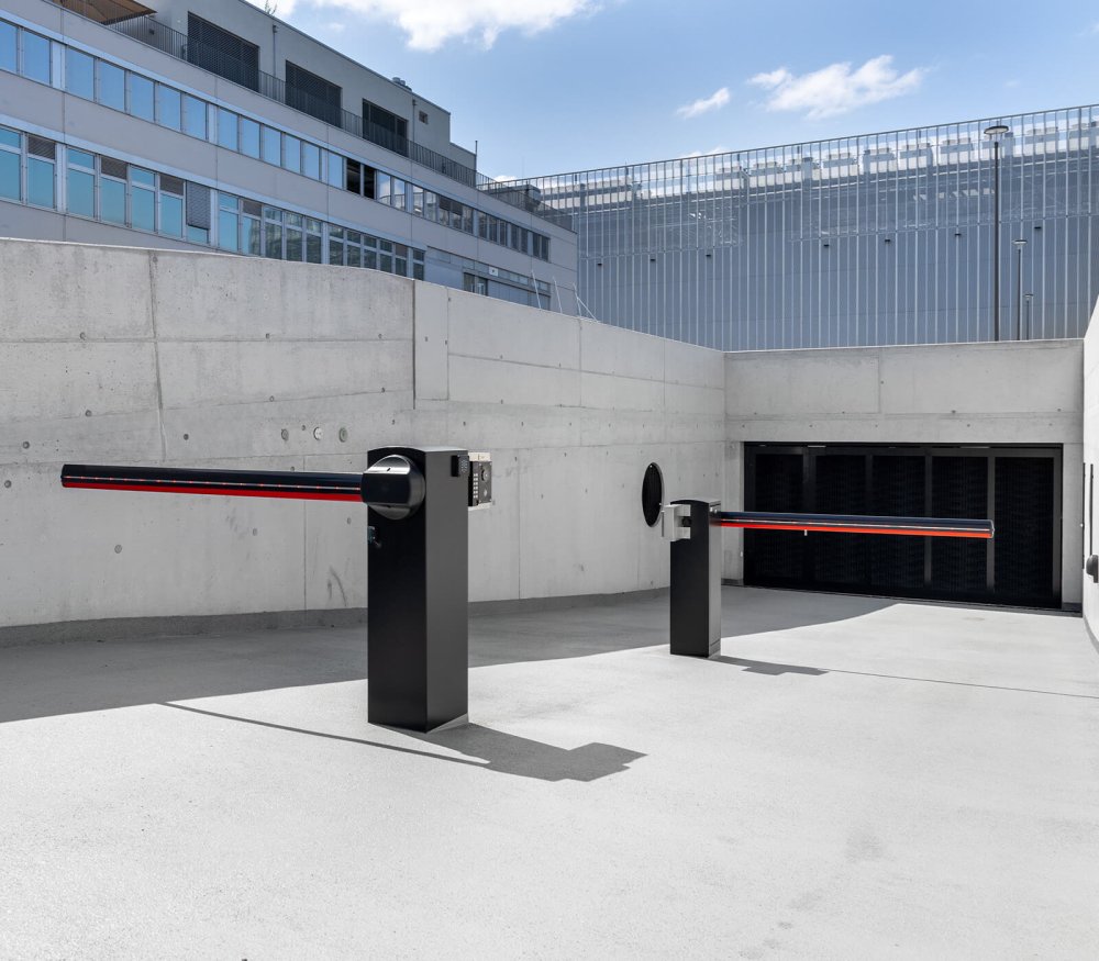 Installation de barrières pour le contrôle des entrées et des sorties