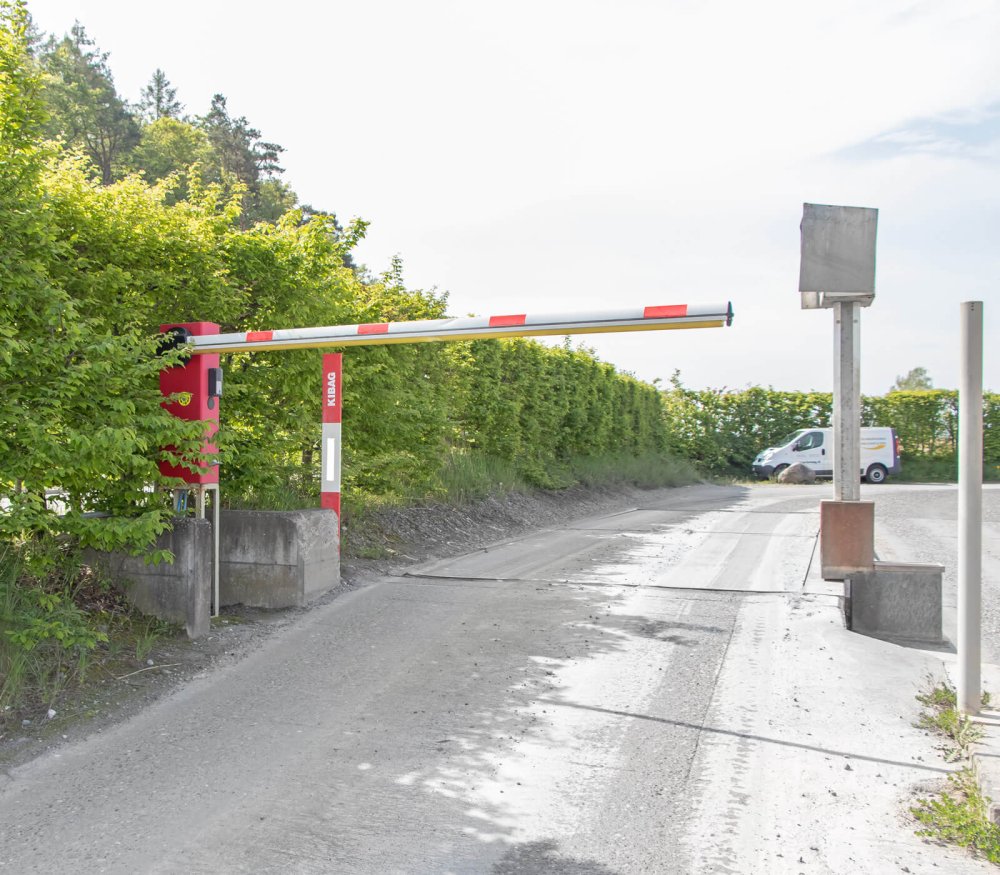 Barrière automatique pour le passage de camions