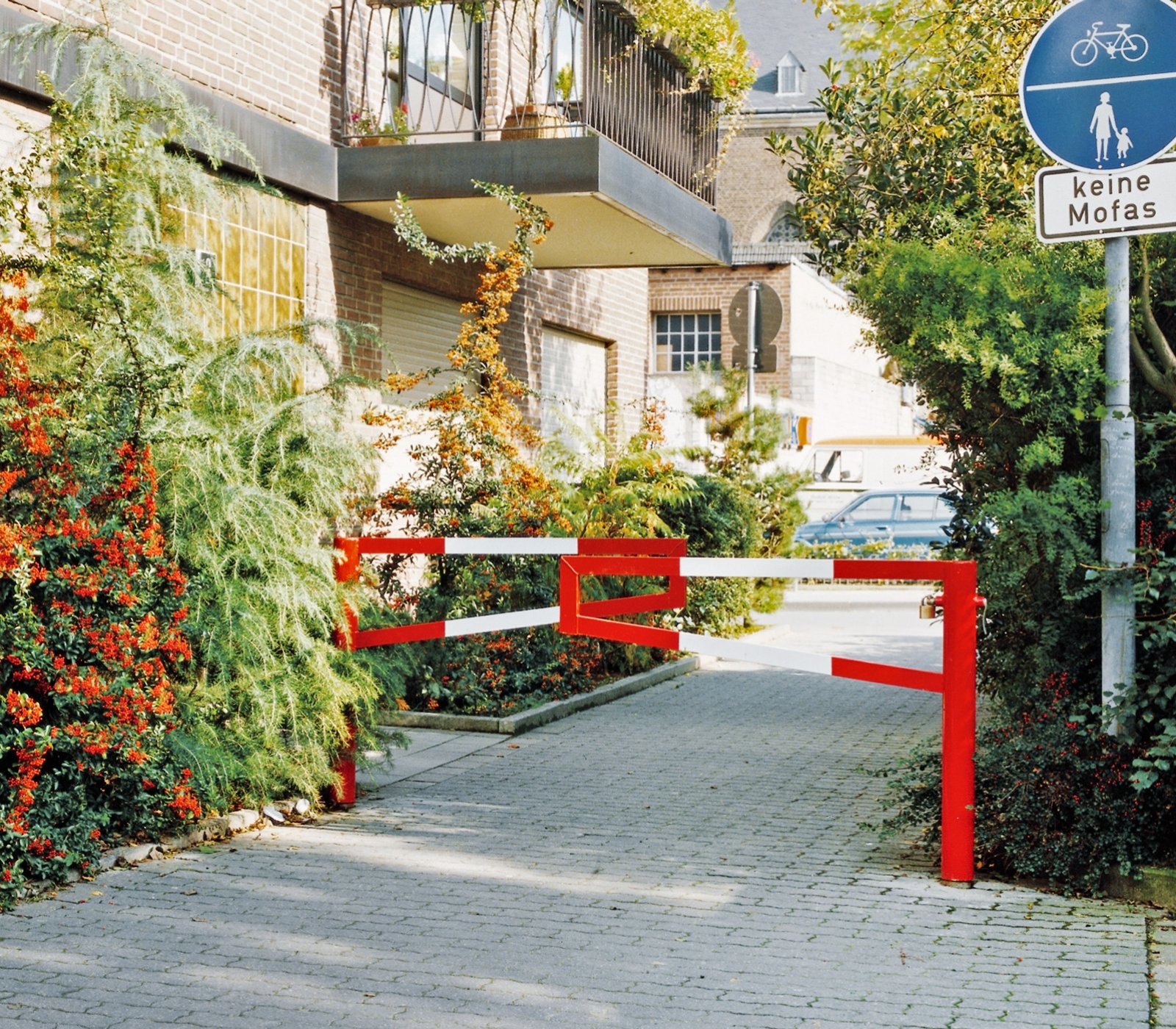 Gatterschranke Stahl verzinkt rot-weiss mit Bolzensicherung