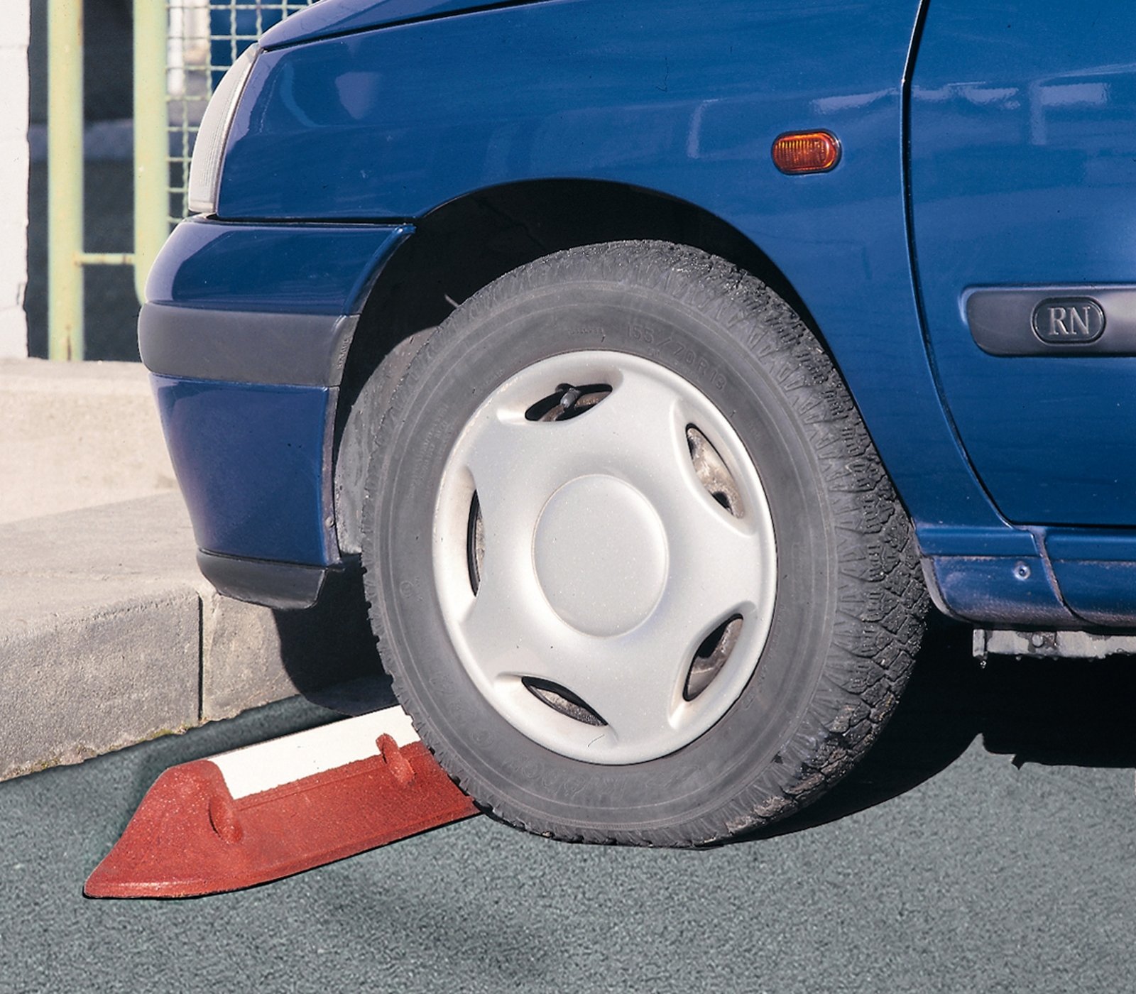 Butoir de parking recyclé pour voiture particulière