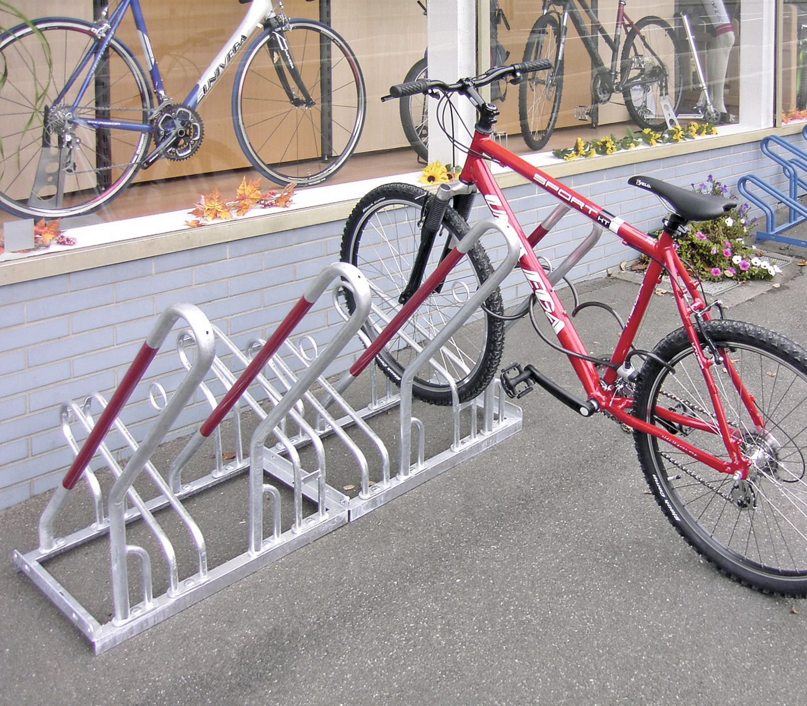 Veloständer Morion mit Sicherungsbügel für bequemes Abschliessen und Kunststoffschutz