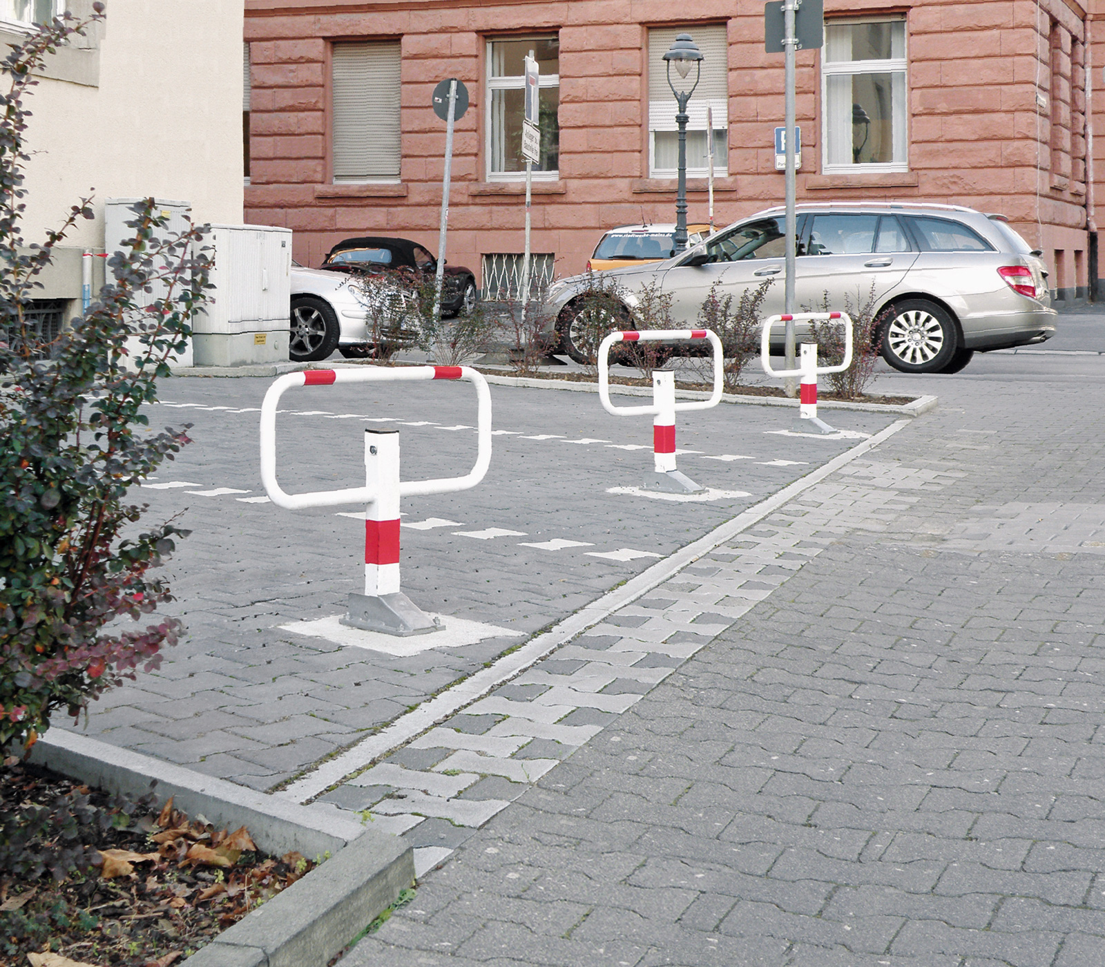 Absperrpfosten für Absperrung von Parkplatz