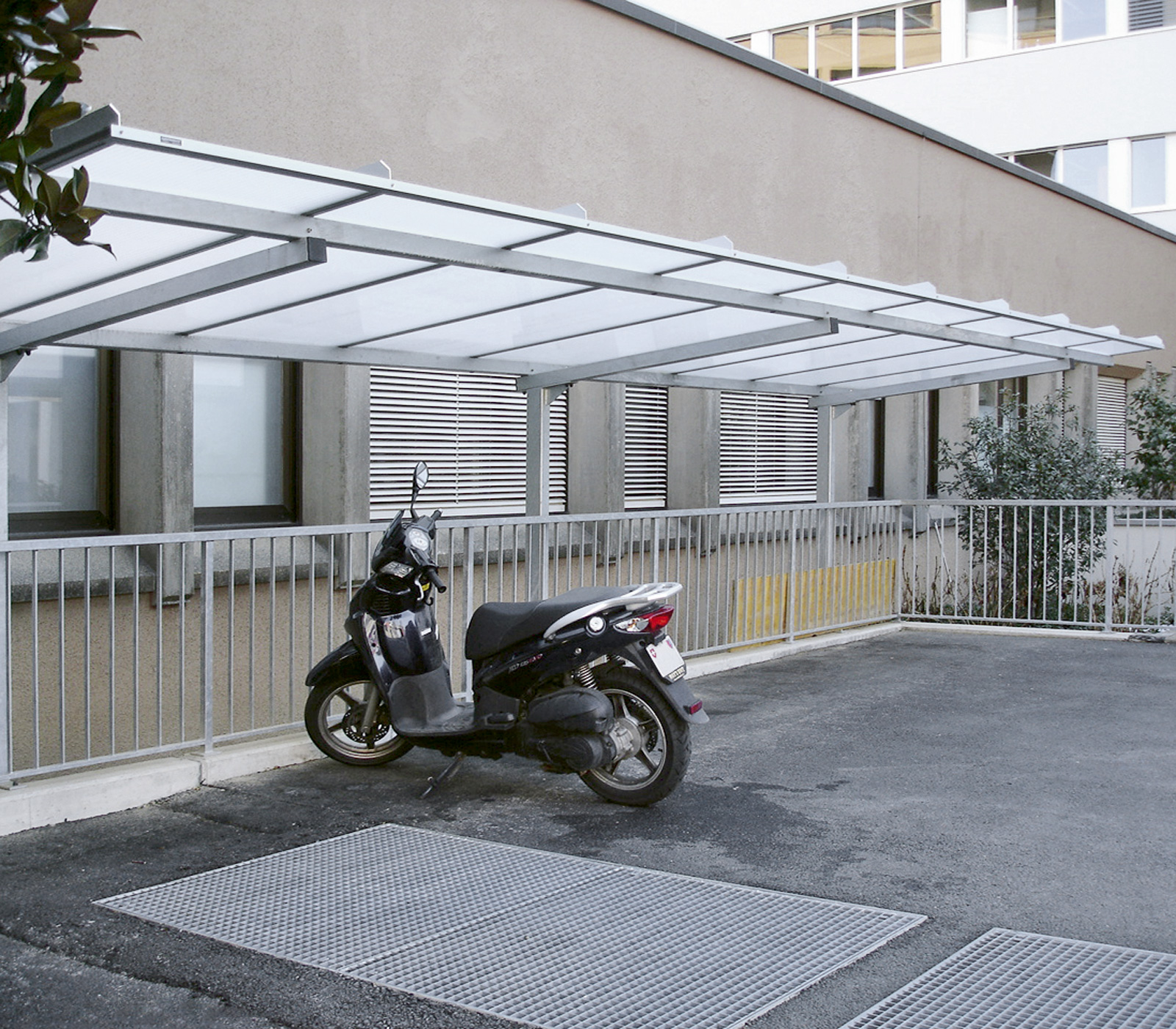 Abri vélos Basic Gottardo avec plaques alvéolaires doubles