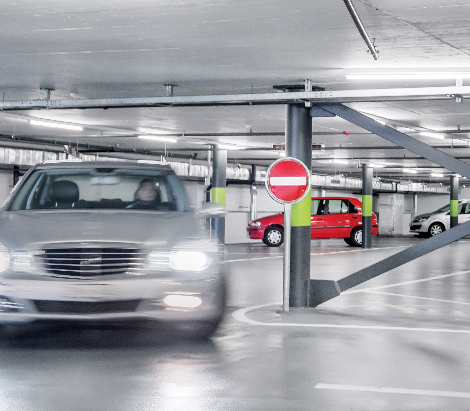 Panneaux de signalisation selon norme ASTRA signaux de priorité